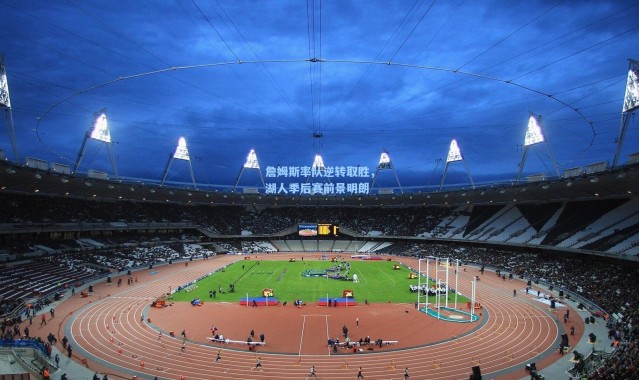 詹姆斯率队逆转取胜，湖人季后赛前景明朗